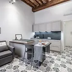 Emilia Palace Apartmán *