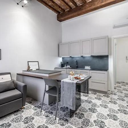 Emilia Palace Apartment *