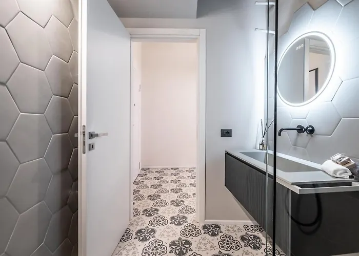 Emilia Palace Apartment *