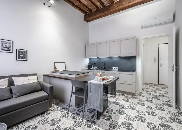 Emilia Palace Apartment *